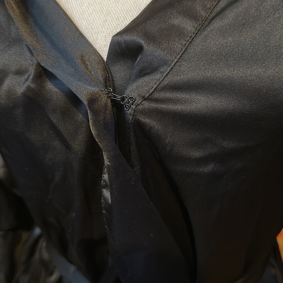 NWT Black Satin Ruffle Hem Short Kimono Robe Size XL - Picture 8 of 10